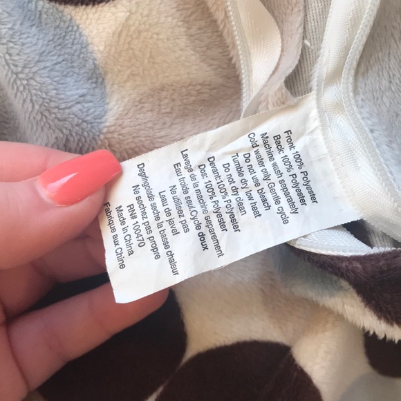 2 EUC Plush Pillow Cases - Picture 8 of 8